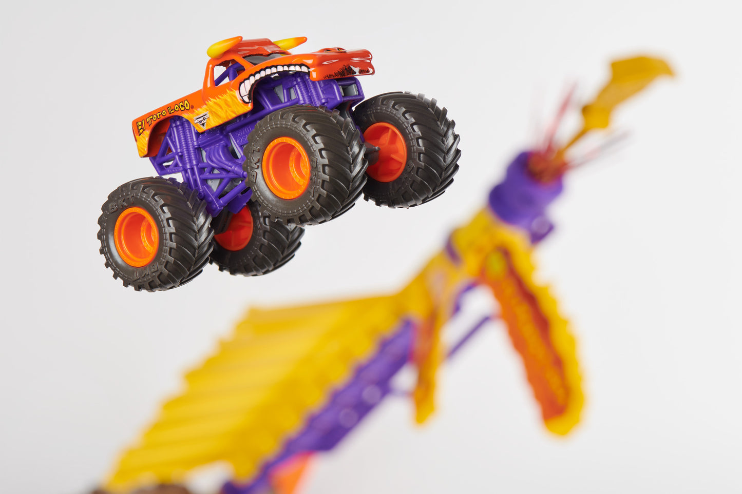 Monster Jam El Toro Loco Big Air Challenge, Over 20-Inch Tall Playset with Exclusive Monster Truck Toy, 1:64 Scale, Kids Toys for Boys Ages 3 and up