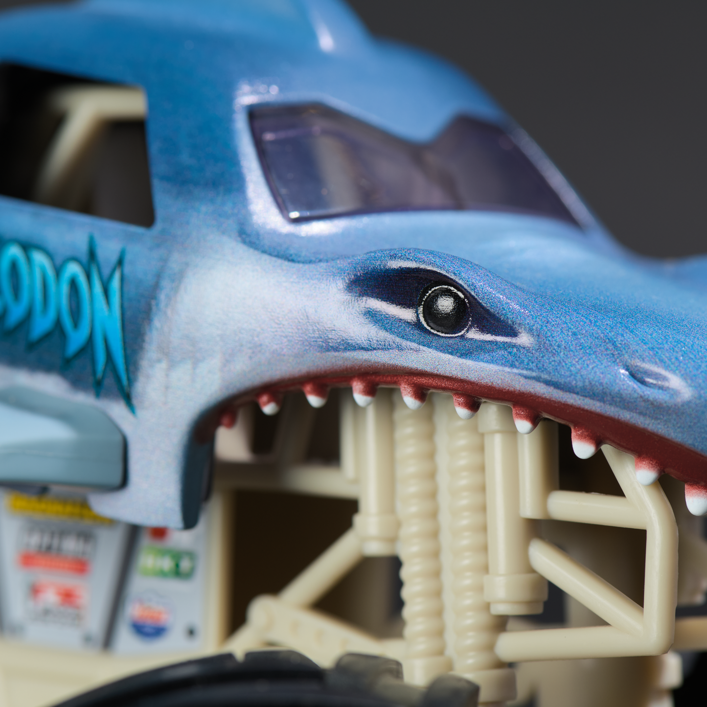 🦈 Monster Jam 1:24 Scale Die-Cast Collector Truck – Megalodon