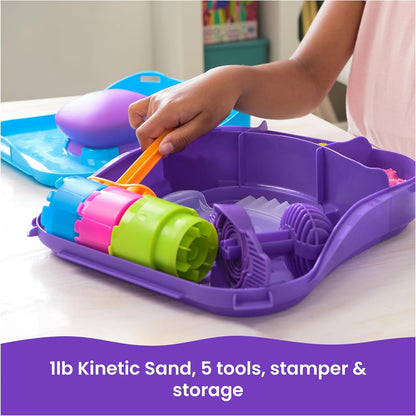 Kinetic Sand, SquishMotion Playset with 1lb Pink, Yellow, Blue Play Sand, Stamper, 5 Tools & Storage, Sensory Toys, Christmas Gifts for Kids Ages 3+