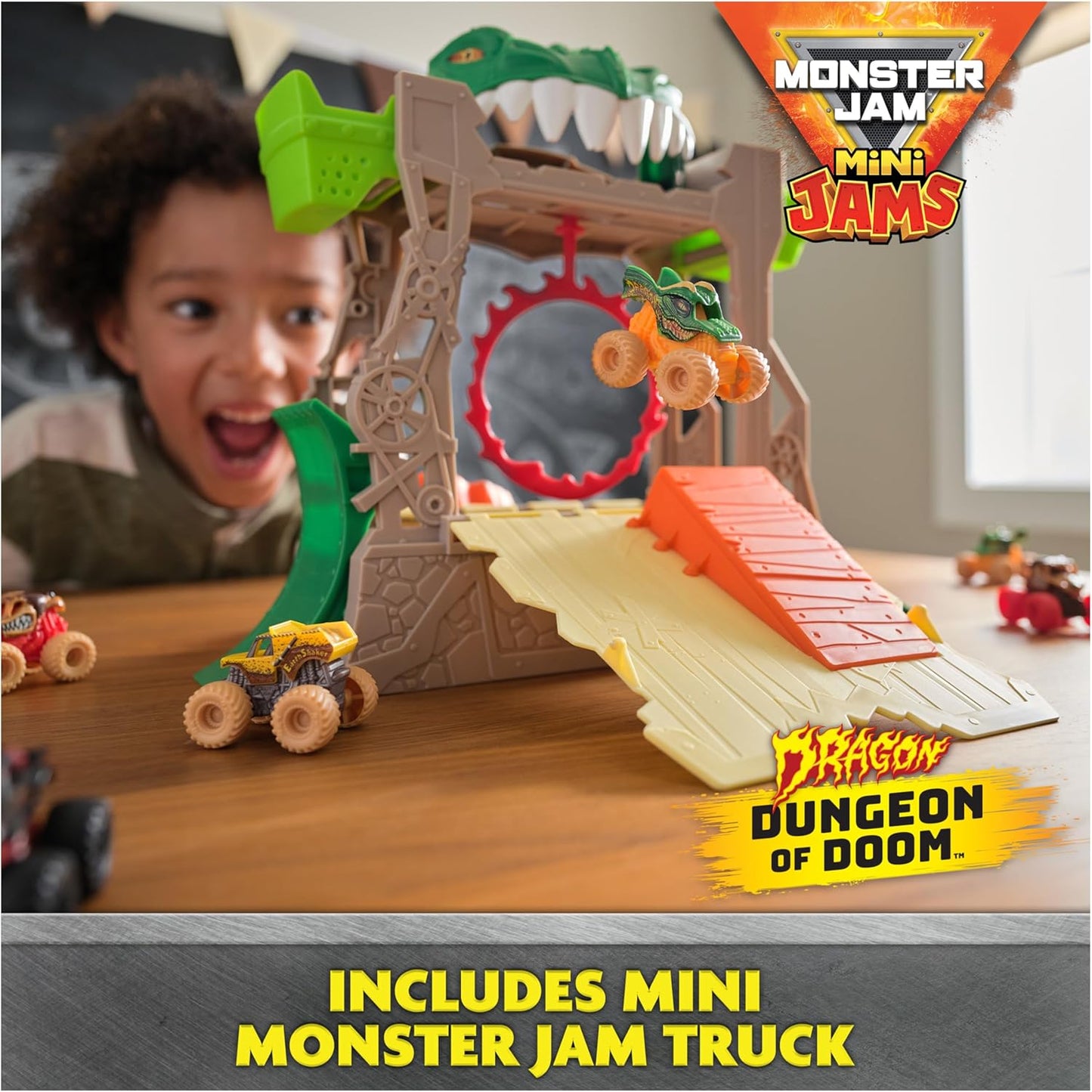 Monster Jam, Dragon Dungeon of Doom Playset, Mini Jams, Exclusive Die-Cast Dragon Monster Truck 1:87 Scale, Kids Toys for Boys Ages 3 4 5 6+