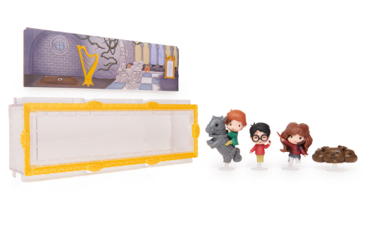 WIZARDING WORLD HARRY POTTER, MICRO MAGICAL MOMENTS SCENE GIFT SET WITH EXCLUSIVE HARRY, HERMIONE, RON, FLUFFY FIGURES & DISPLAY CASE