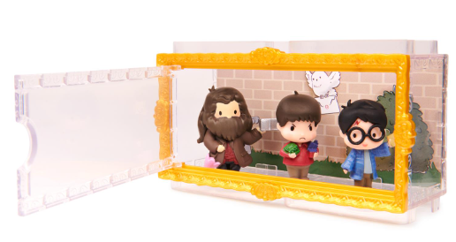 WIZARDING WORLD HARRY POTTER, MICRO MAGICAL MOMENTS FIGURE SET WITH EXCLUSIVE HARRY, HAGRID, DUDLEY & DISPLAY CASE