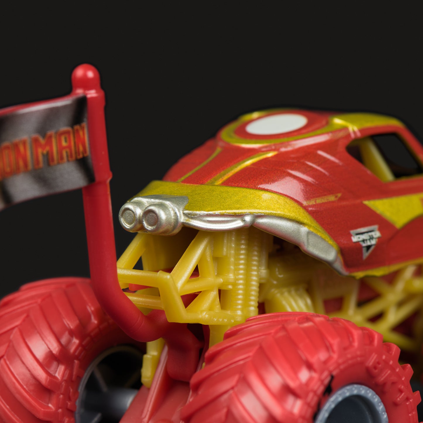 Monster Jam, Marvel Official Iron Man Monster Truck, Die-Cast Vehicle, 1:64 Scale, Super Hero Kids Toys for Boys Ages 3 and up