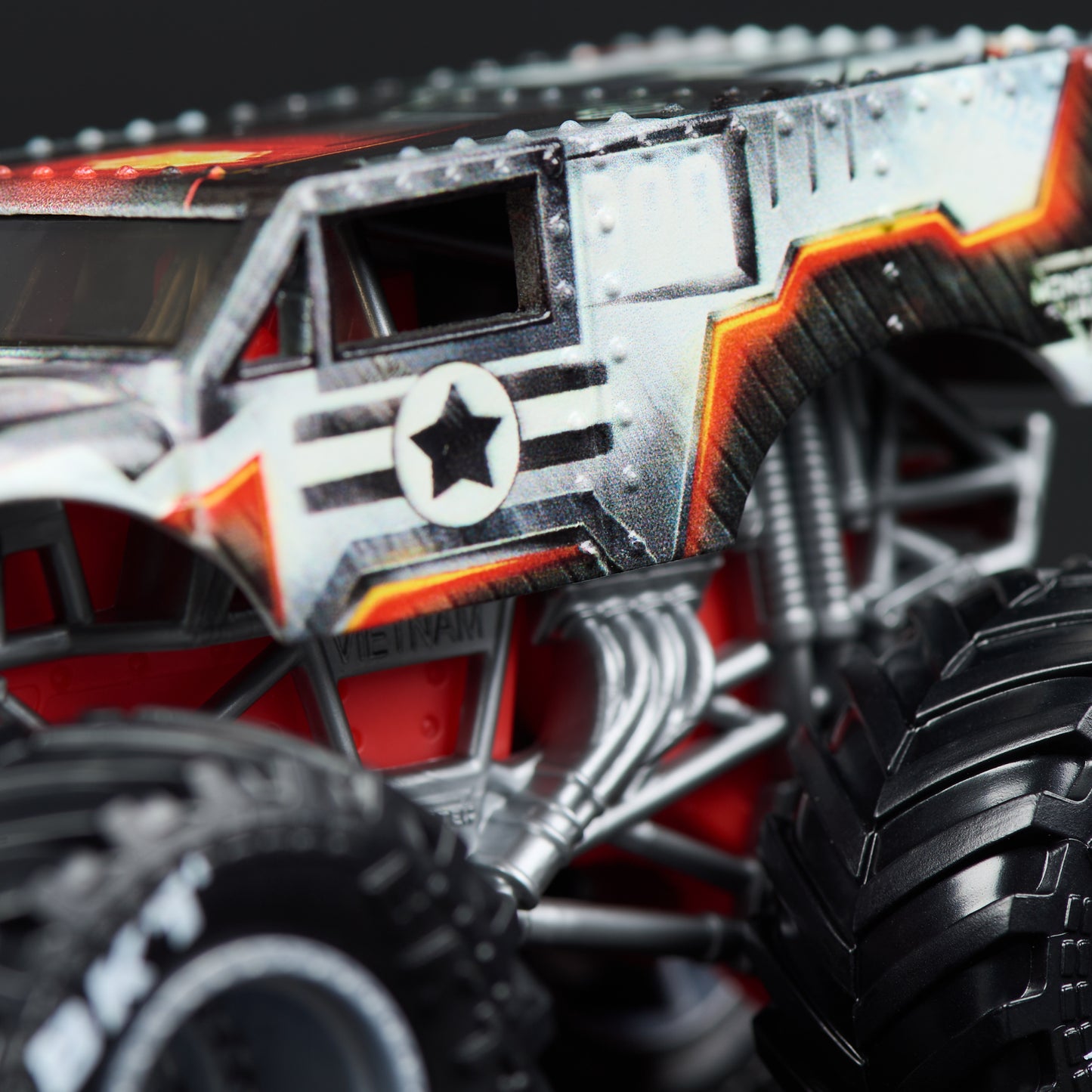 Monster Jam, Marvel Official Iron Man Vs. War Machine Die-Cast Monster Trucks, 1:64 Scale, Kids Toys for Boys and Girls Ages 3 and up